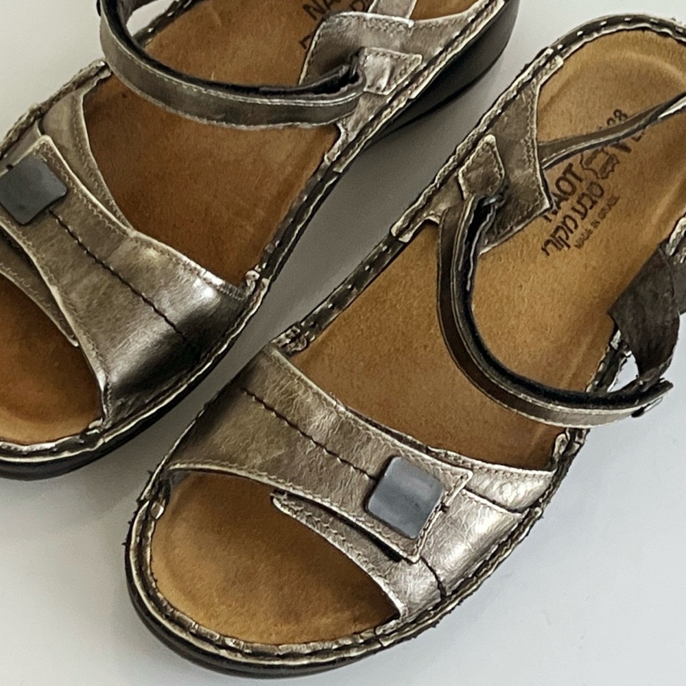 NAOT Papaya Comfort Sandals in Metal Leather Size 7